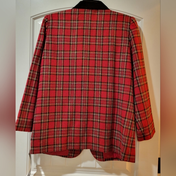 🆕️Sag Harbor red plaid wool blend blazer - Picture 3 of 9